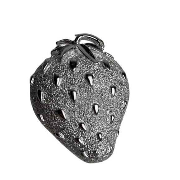 Silver Tone Strawberry Brooch Sarah Coventry Textured Women's Jewelry Brooch Pin - Picture 1 of 6